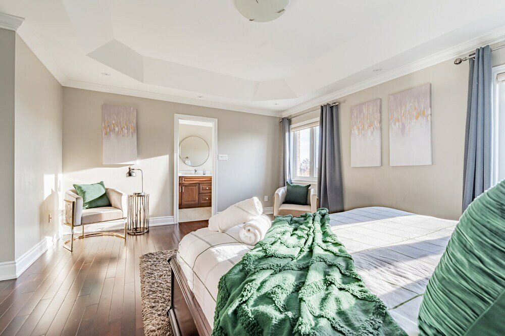 Фото Luxury Villa - Mississauga Square One