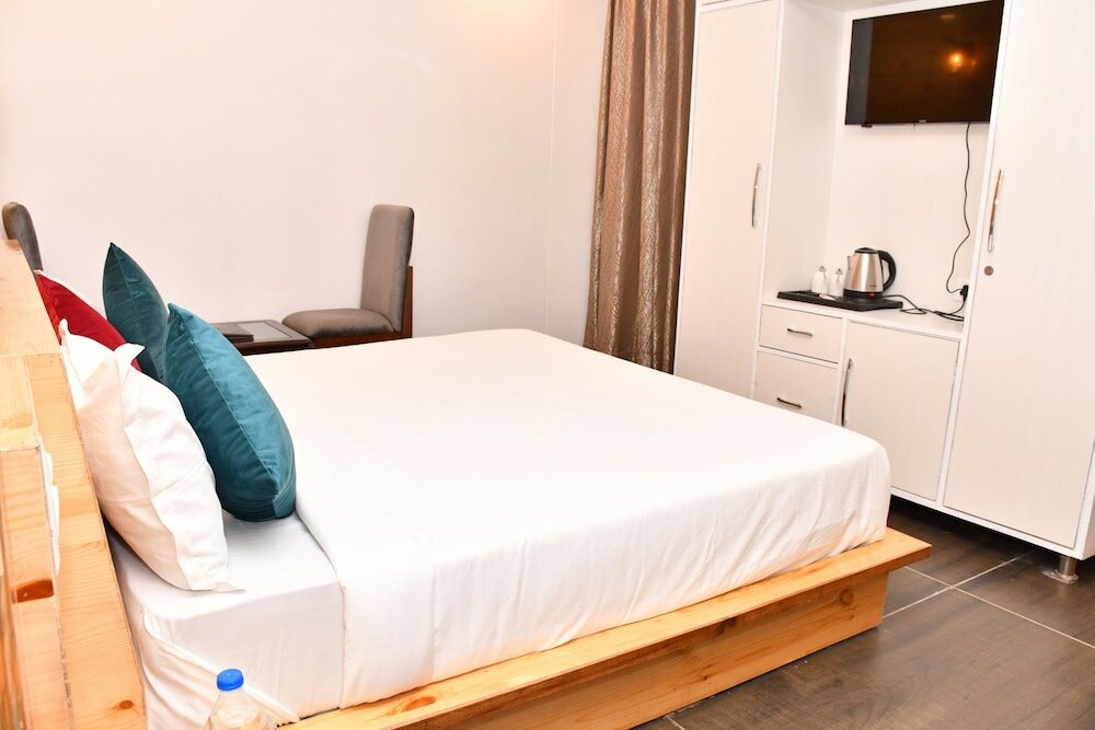 Фото Hotel The Crown