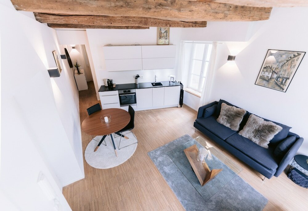 Фото Exquisite 1br Apt in Old Town w Balcony