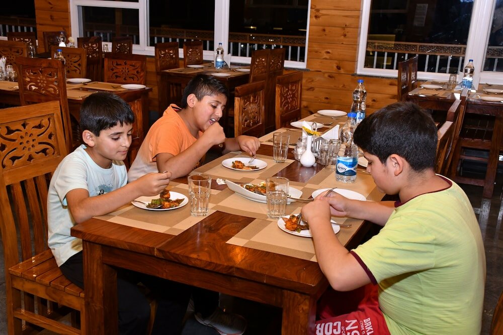 Фото Hotel The Crown