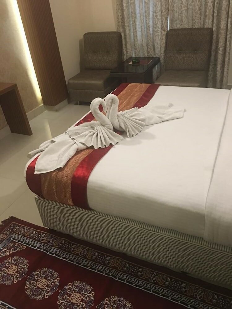 Фото Pine Tree Boutique Hotel - Greams Road