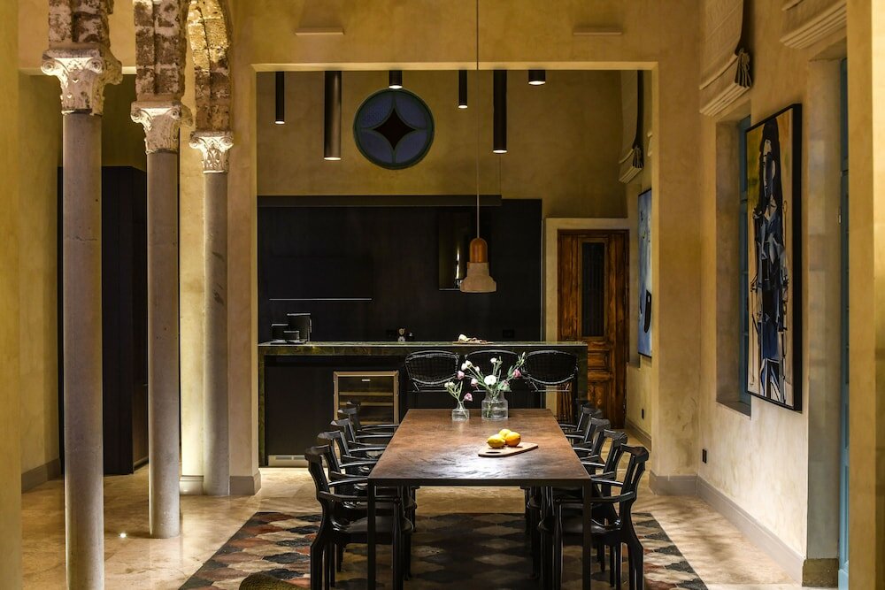 Фото Classical Spacious 3br apartment