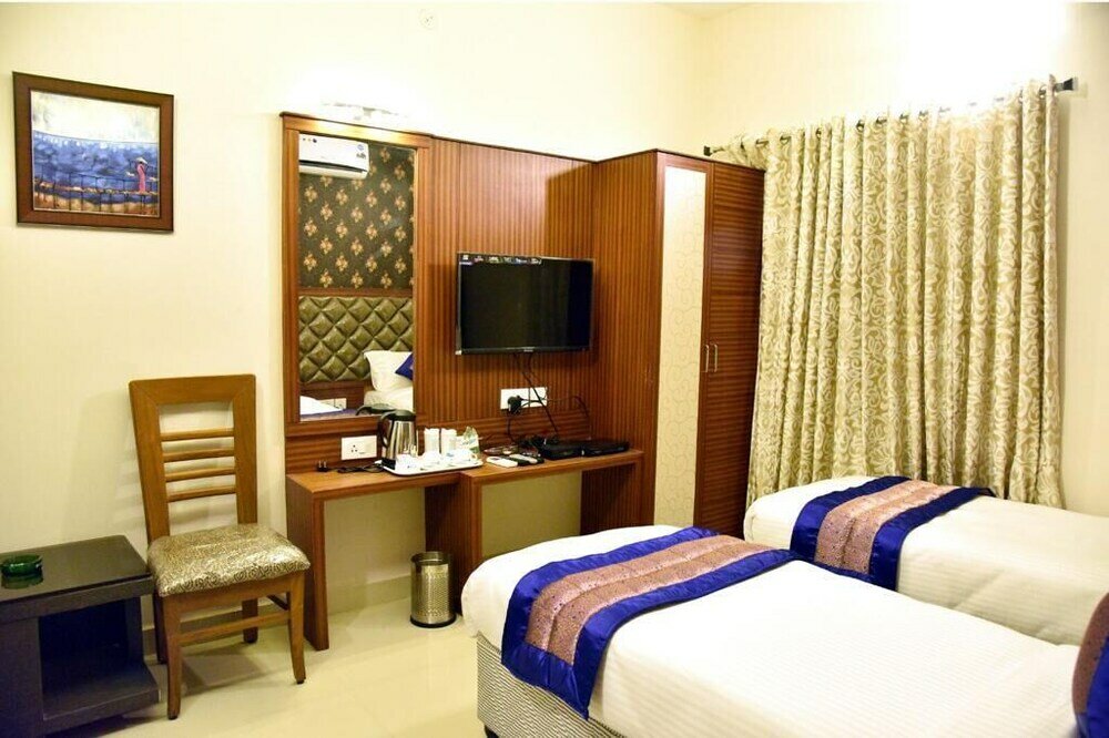 Фото Pine Tree Boutique Hotel - Greams Road