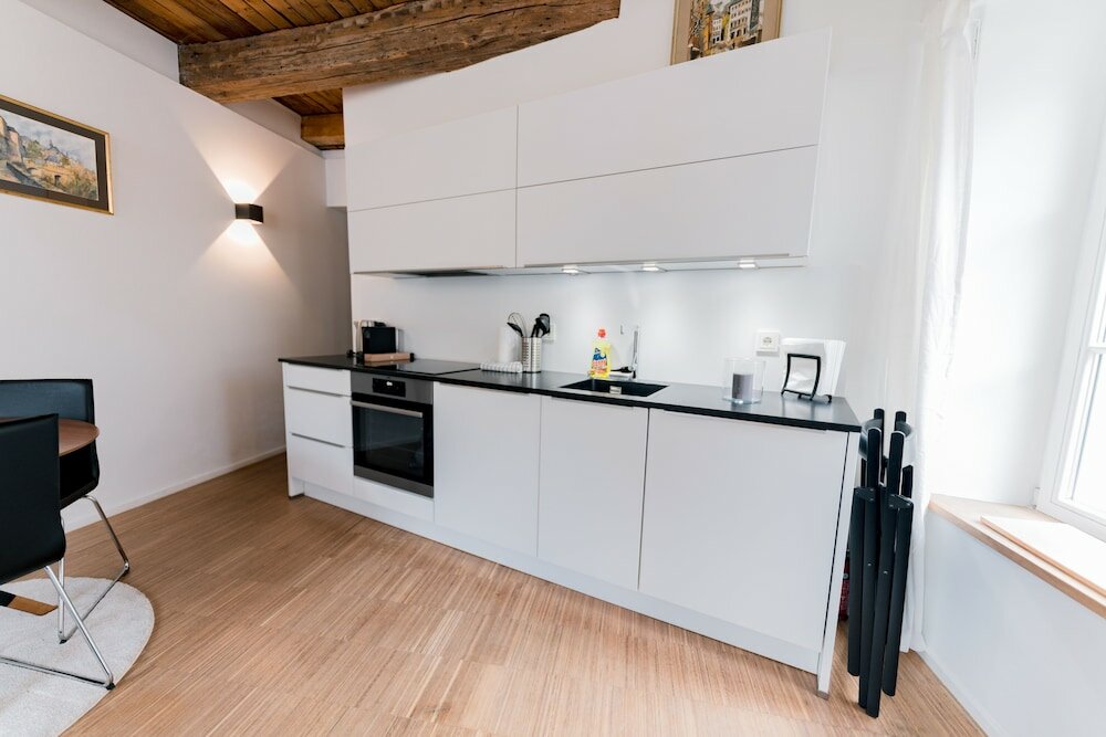 Фото Exquisite 1br Apt in Old Town w Balcony