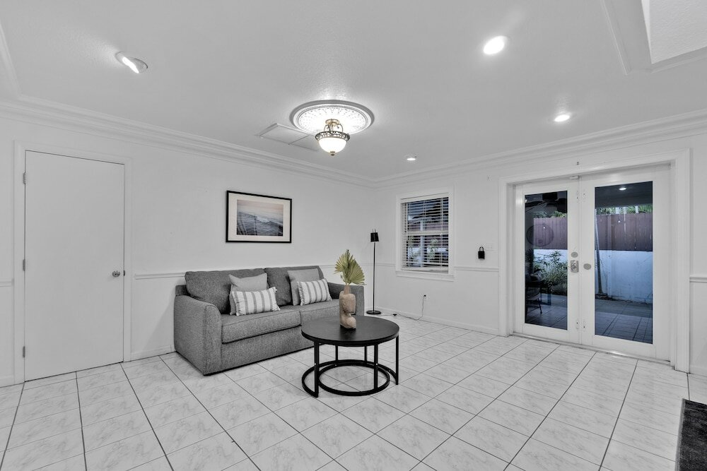 Фото Chateau Michael Luxury Brickell Villa with Pool