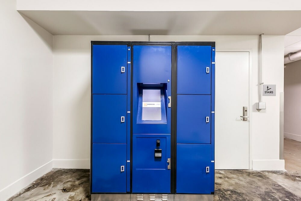 Фото Modern 1br Condo in California Building