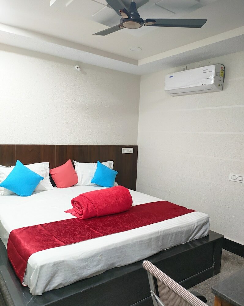 Фото Hotel New Maruthi Inn