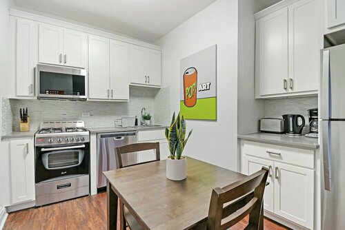 Гостиница 2br City Apt Fast Wi-Fi Roscoe LakeView в Чикаго