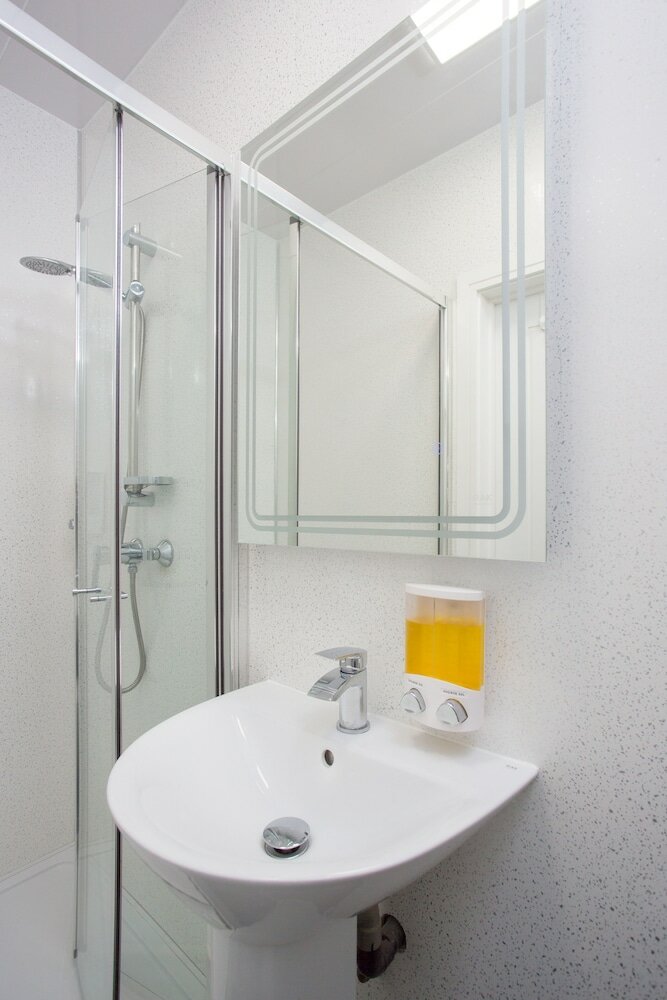 Фото Heathrow Windsor Studios and Rooms