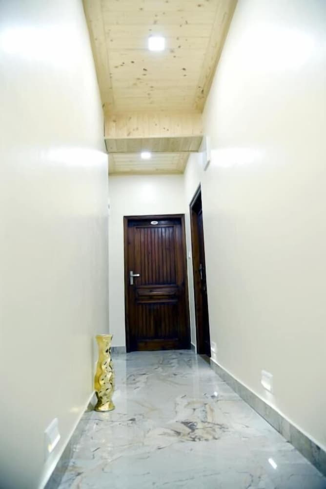 Фото Hotel Uphar