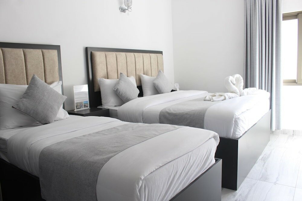 Фото Holiday Season Hotel