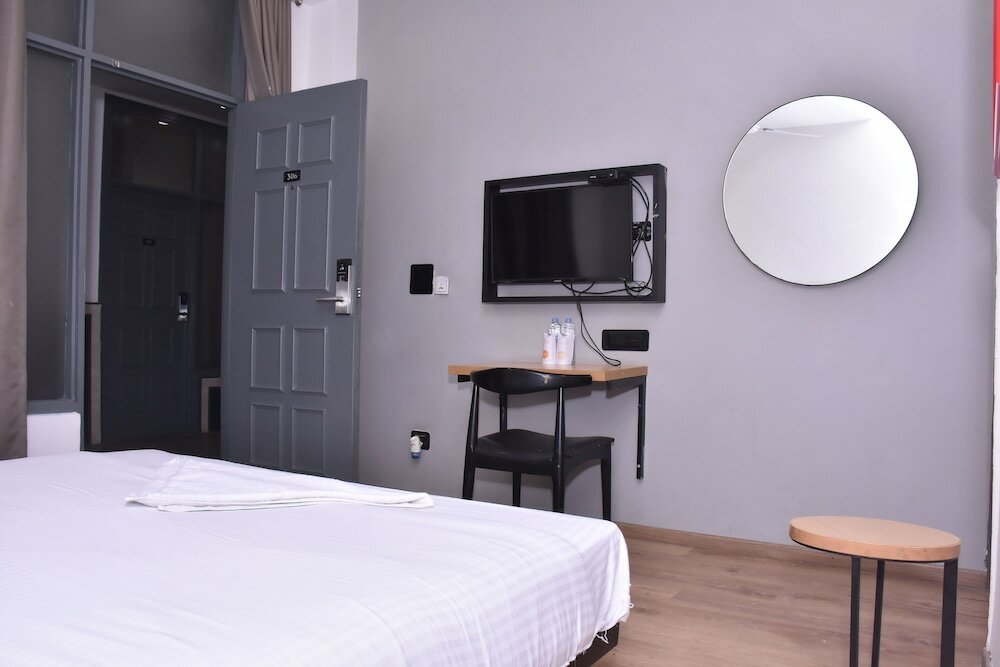 Фото Chhavi Hotels