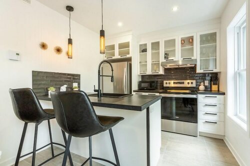Гостиница Superbe Condo 2bdr avec Terrasse в Монреале