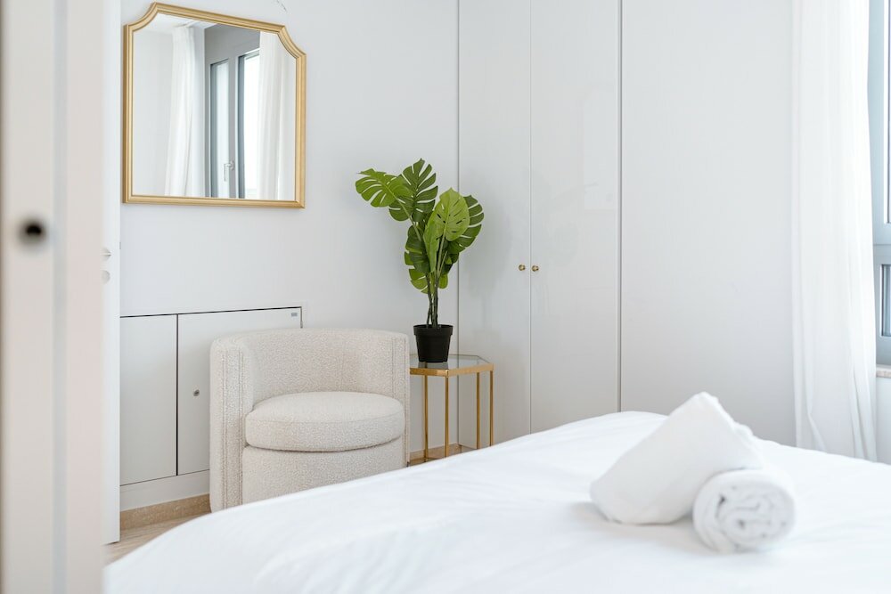 Фото Inviting 2br Apt in Ville Haute District