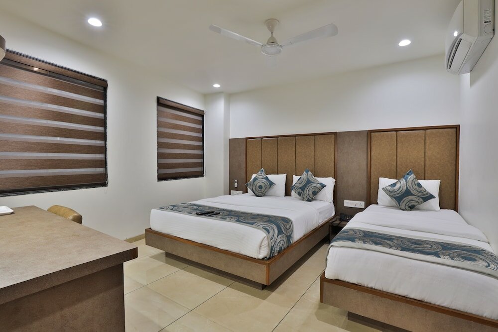 Фото Hotel Surat