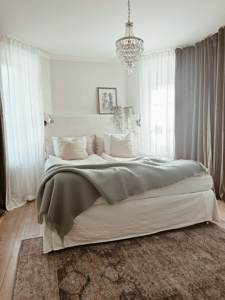 Фото Hallfreda Hotel