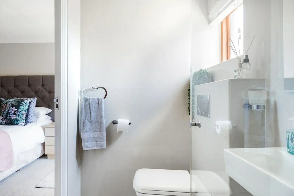 Фото 3 Bedroom Hilltop Home With Spectacular Views