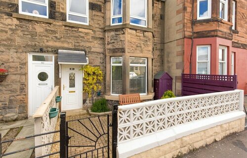 Гостиница 414 Spacious 2 Bedroom Ground Floor Apartment Near Leith в Эдинбурге