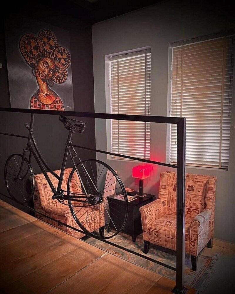 Фото The Crib Art Hotel