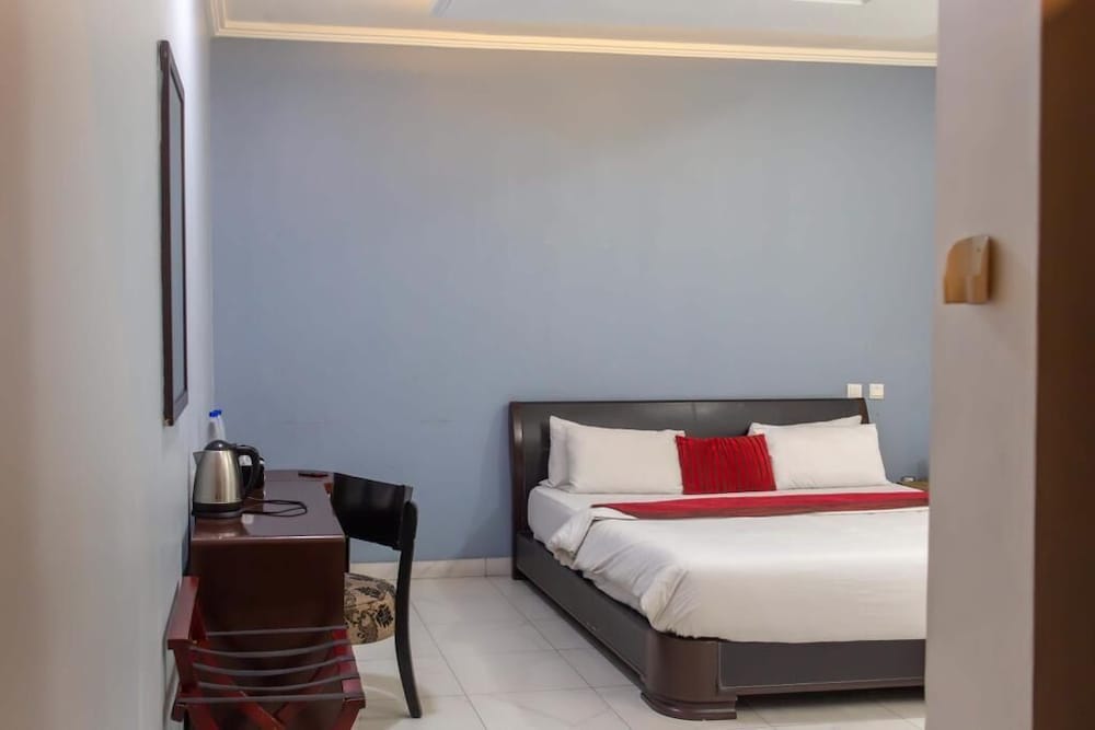 Фото The Crib Art Hotel