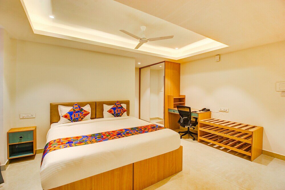 Фото Fabhotel Western Suites