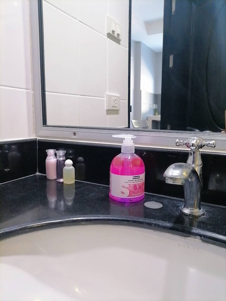 Фото Karon Studio Apartment