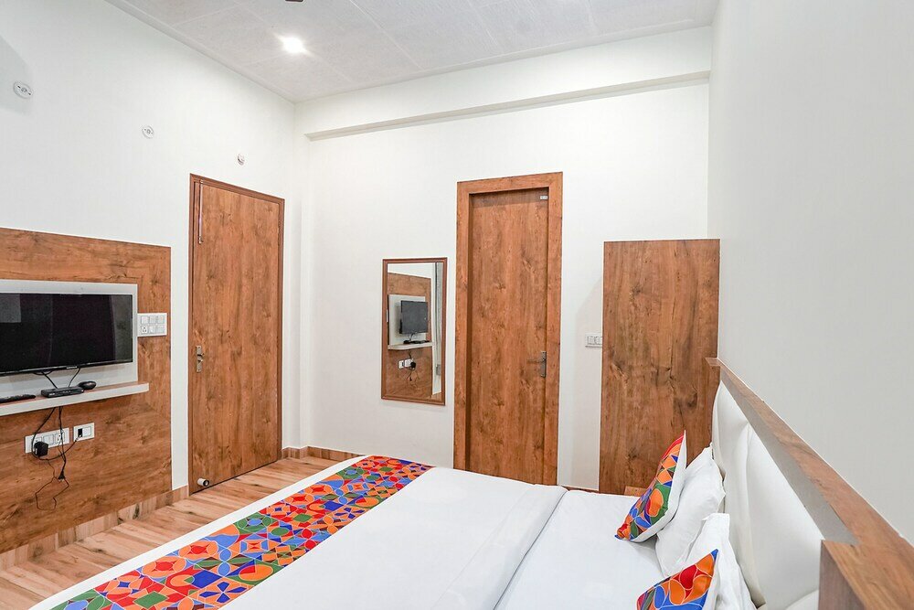 Фото Fabhotel Sirtaj Suites