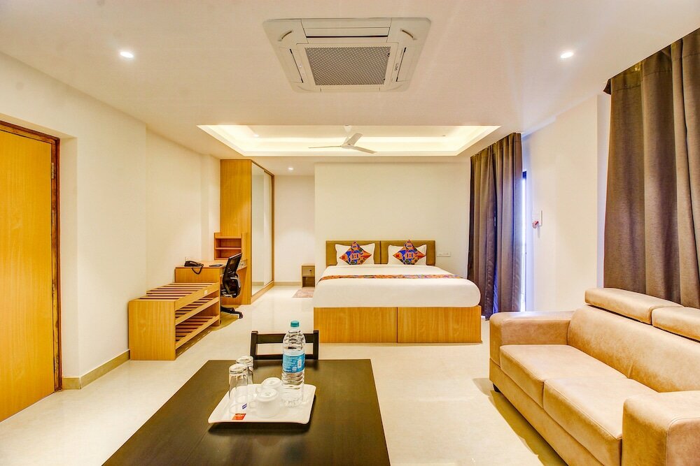 Фото Fabhotel Western Suites