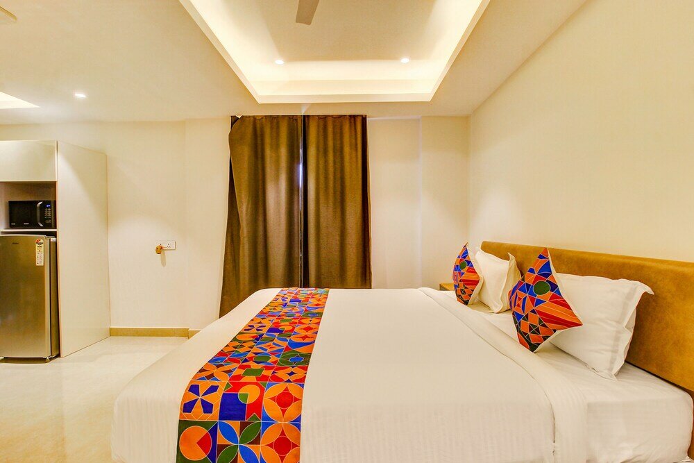 Фото Fabhotel Western Suites