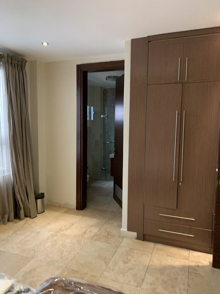 Фото Euneva Court Townhouses - Bentley Place