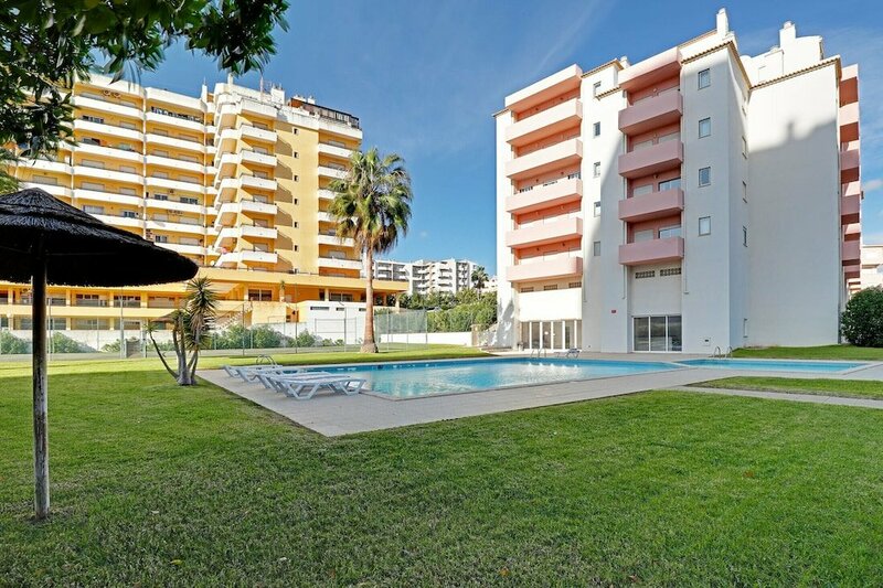 Гостиница Praia Da Rocha Central With Pool