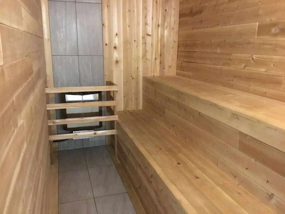 Фото Villa Inn & Suites SureStay Collection by Best Western