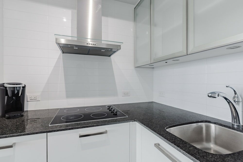 Фото Sterling Suites - Financial District