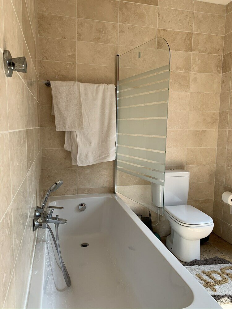 Фото Euneva Court Townhouses - Bentley Place