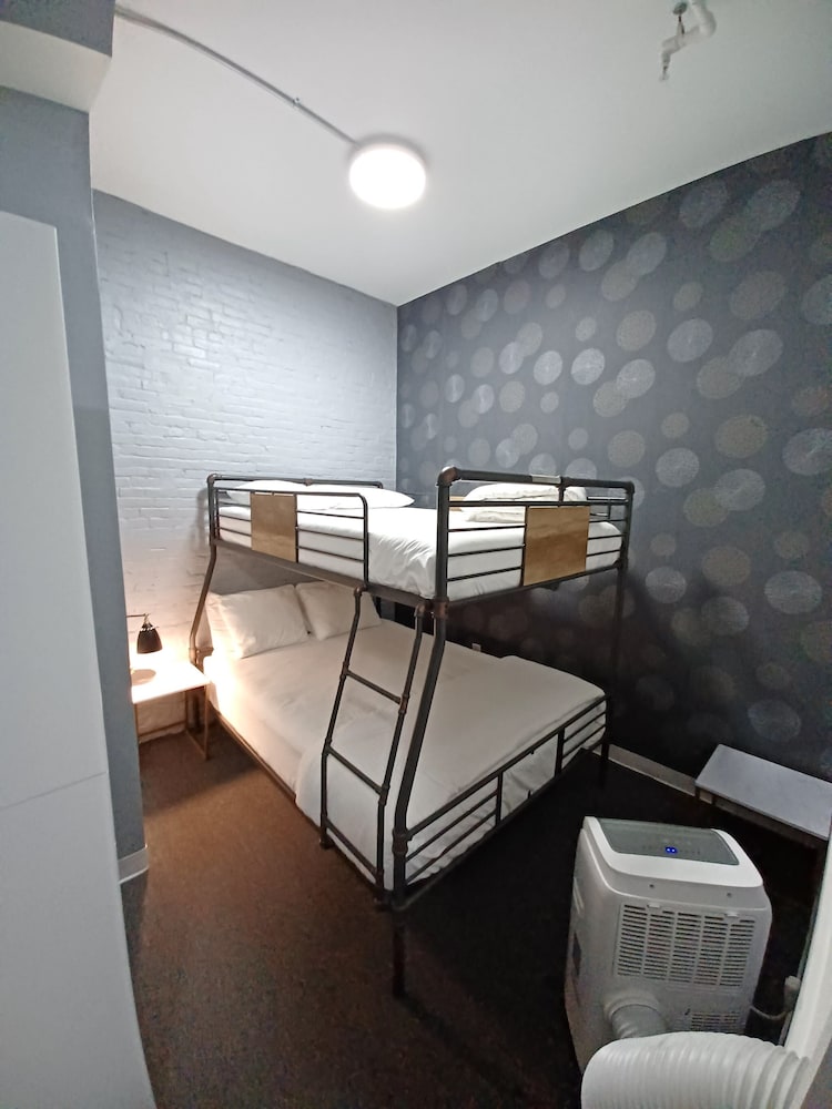 Фото Temple Place Suites