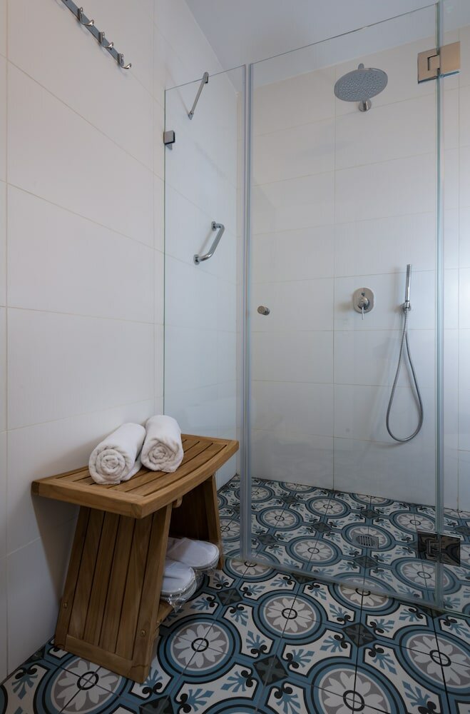 Фото Contemporary & Texture-Rich Hideaway