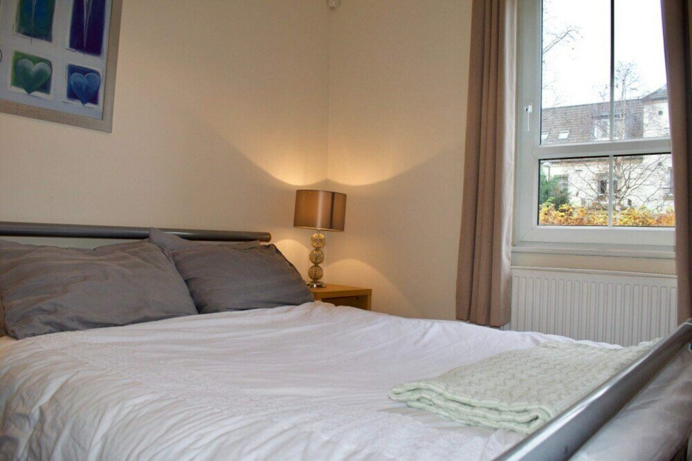 Фото Bright Apartment Close to City Centre