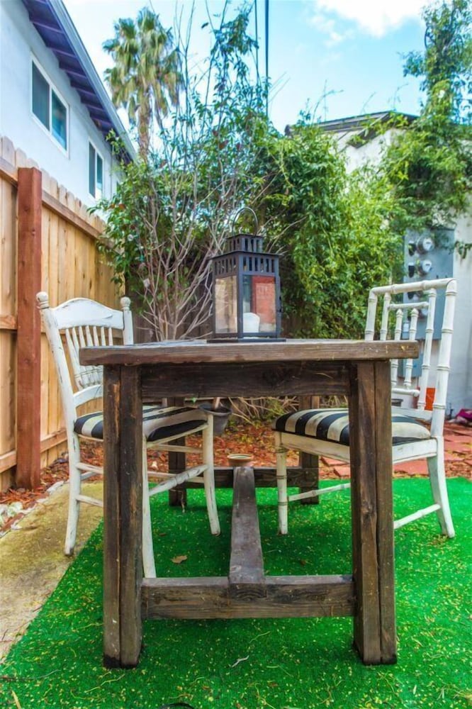 Фото Orange Tree Cottages Downtown