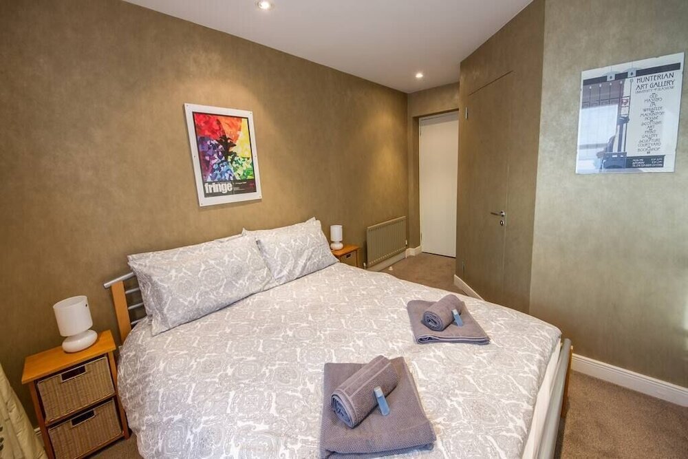 Фото Contemporary Holyrood Apartment