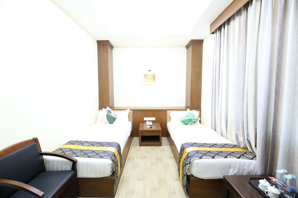 Фото Royal Peacock Hotel