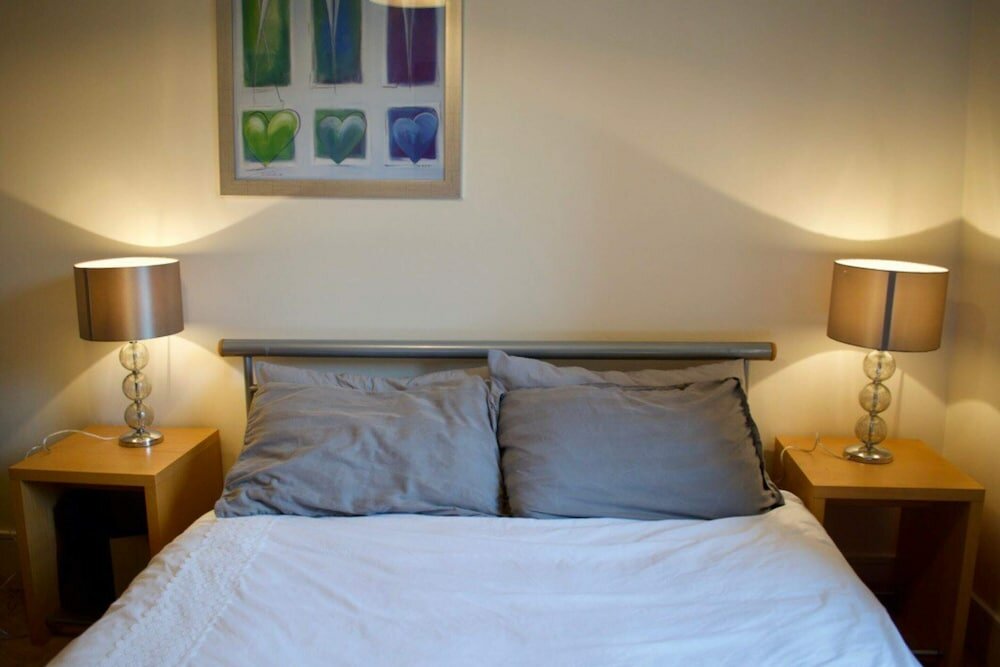 Фото Bright Apartment Close to City Centre