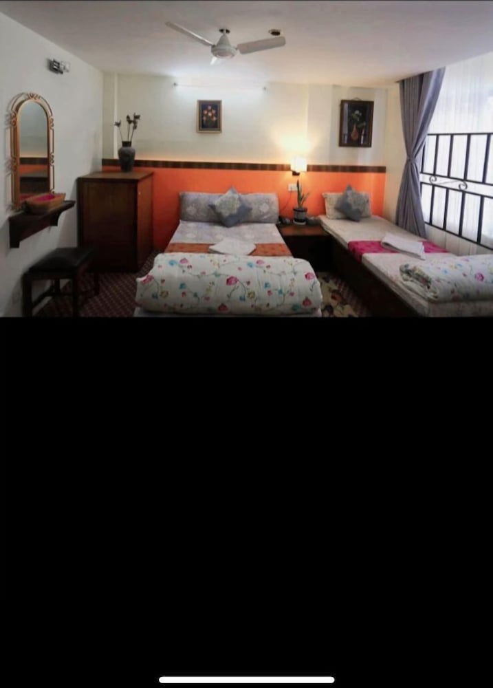 Фото Hotel swastik