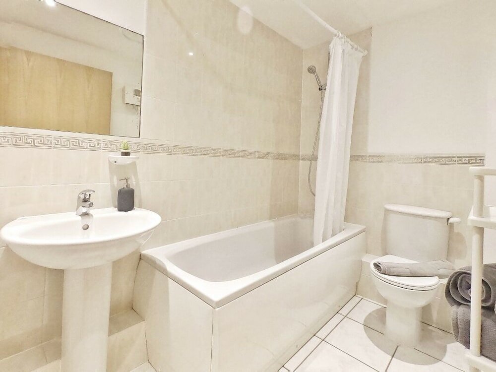 Фото Central Spacious & Stylish Apartment