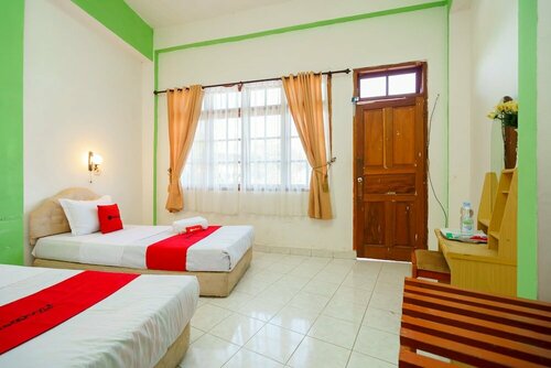 Гостиница RedDoorz @ Tuktuk Danau Toba