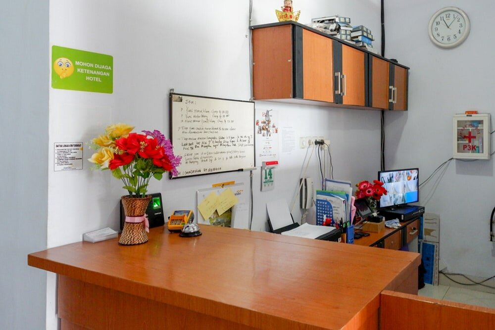 Фото RedDoorz @ Hotel Bravo Pantai Kamali Bau Bau