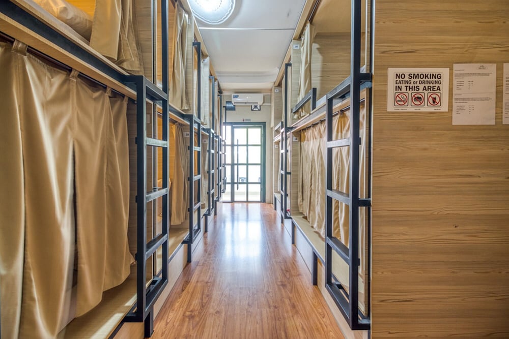 Фото RedDoorz Plus near Stadion Mandala Krida