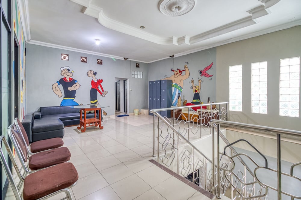 Фото RedDoorz Plus near Stadion Mandala Krida