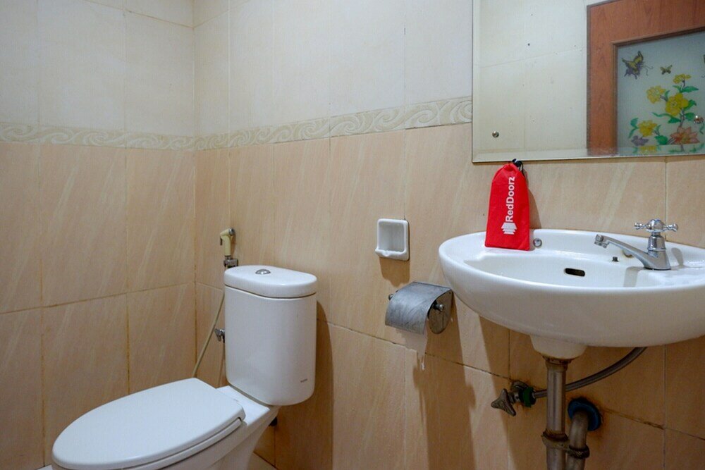 Фото RedDoorz near Monumen Habibi Ainun