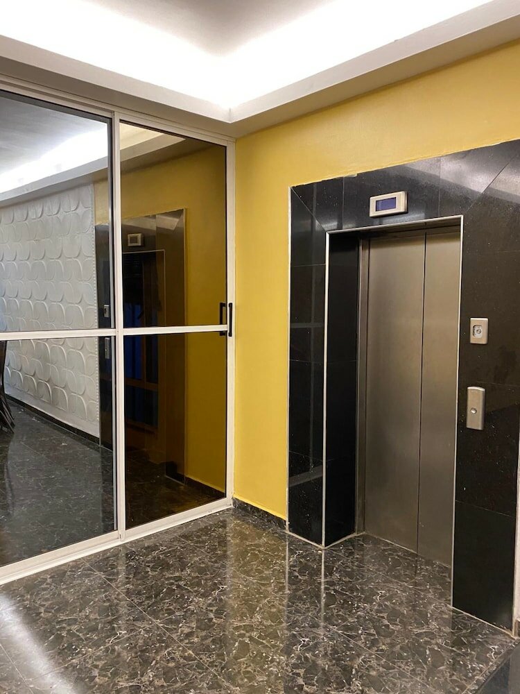 Фото Posh Hotel And Suites