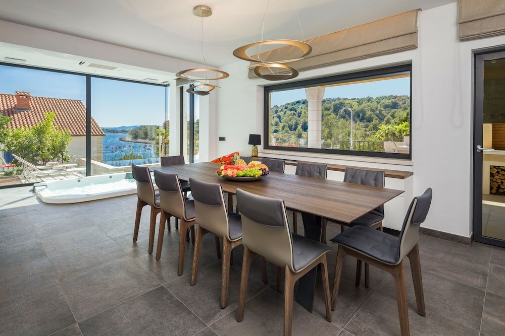 Фото Beachfront Villa Azzurro With Pool